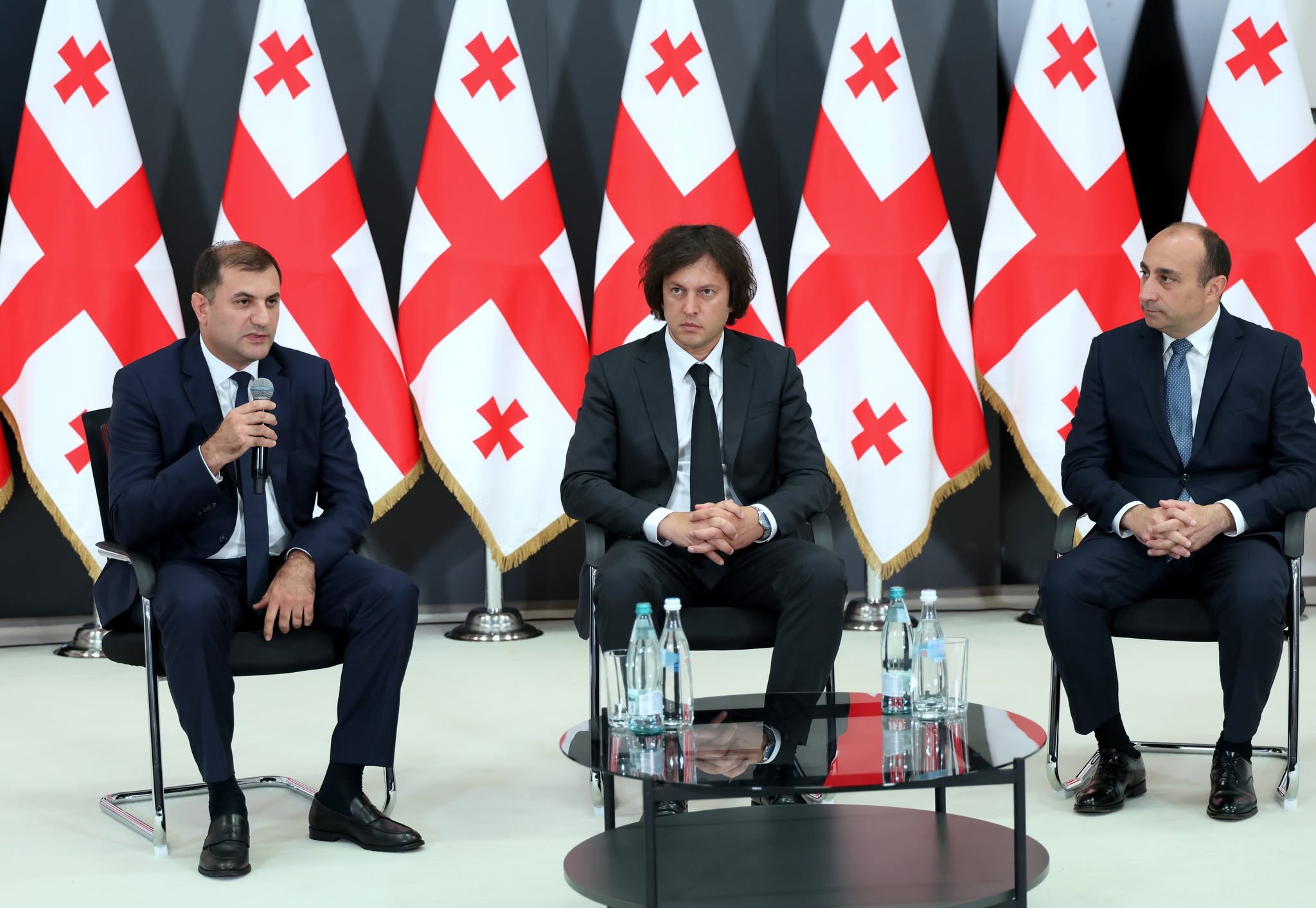 ირაკლი კობახიძემ სახელმწიფო უსაფრთხოების სამსახურის პირად შემადგენლობას სამსახურის ახალი უფროსი, თამაზ ბორაშვილი წარუდგინა