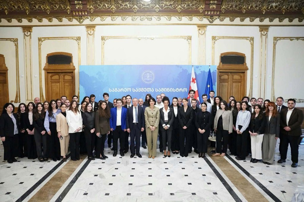 მაკა ბოჭორიშვილი ანაზღაურებადი სტაჟირების პროგრამის მონაწილეებს შეხვდა