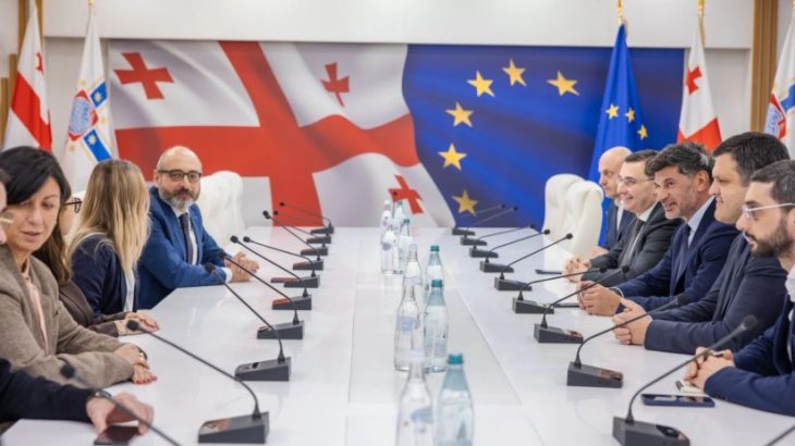 კალაძე “ქართუს” და ბრიტანელ კონსულტანტებს თბილისის ზღვასთან ატრაქციონების პარკის პროექტზე შეხვდა